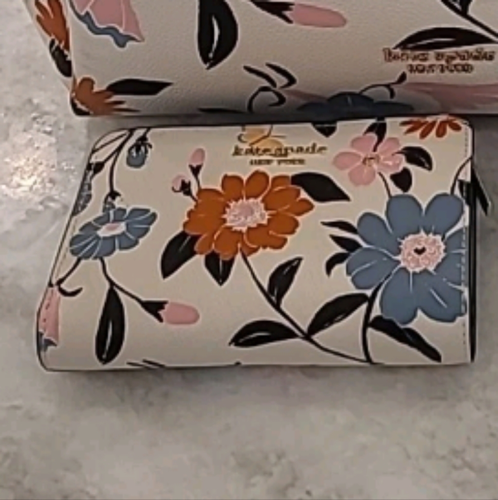 Kate Spade-Spenver Floral Garden Embossed Compact Wallet (Multicolor/ Blue ๐) - Picture 6 of 10